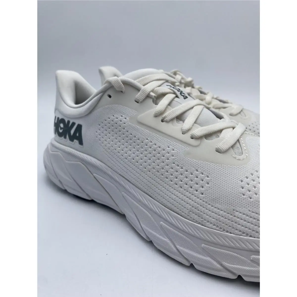 Hoka shoes - Hoka One One Arahi 7 - White 1