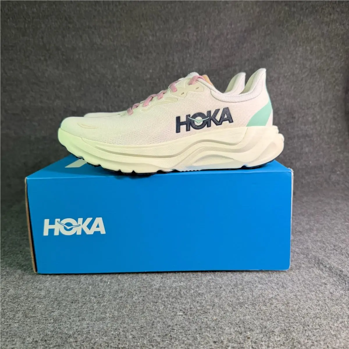 Hoka shoes - Hoka One One Arahi 8 RCRM - White 2