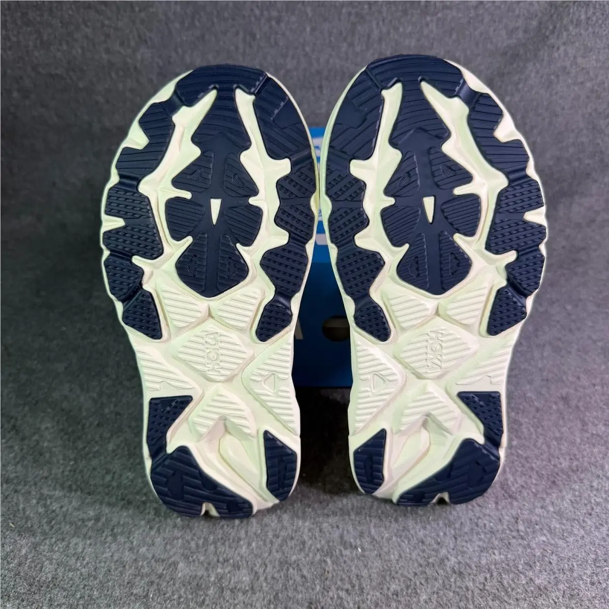 Hoka shoes - Hoka One One Arahi 8 RCRM - White 6