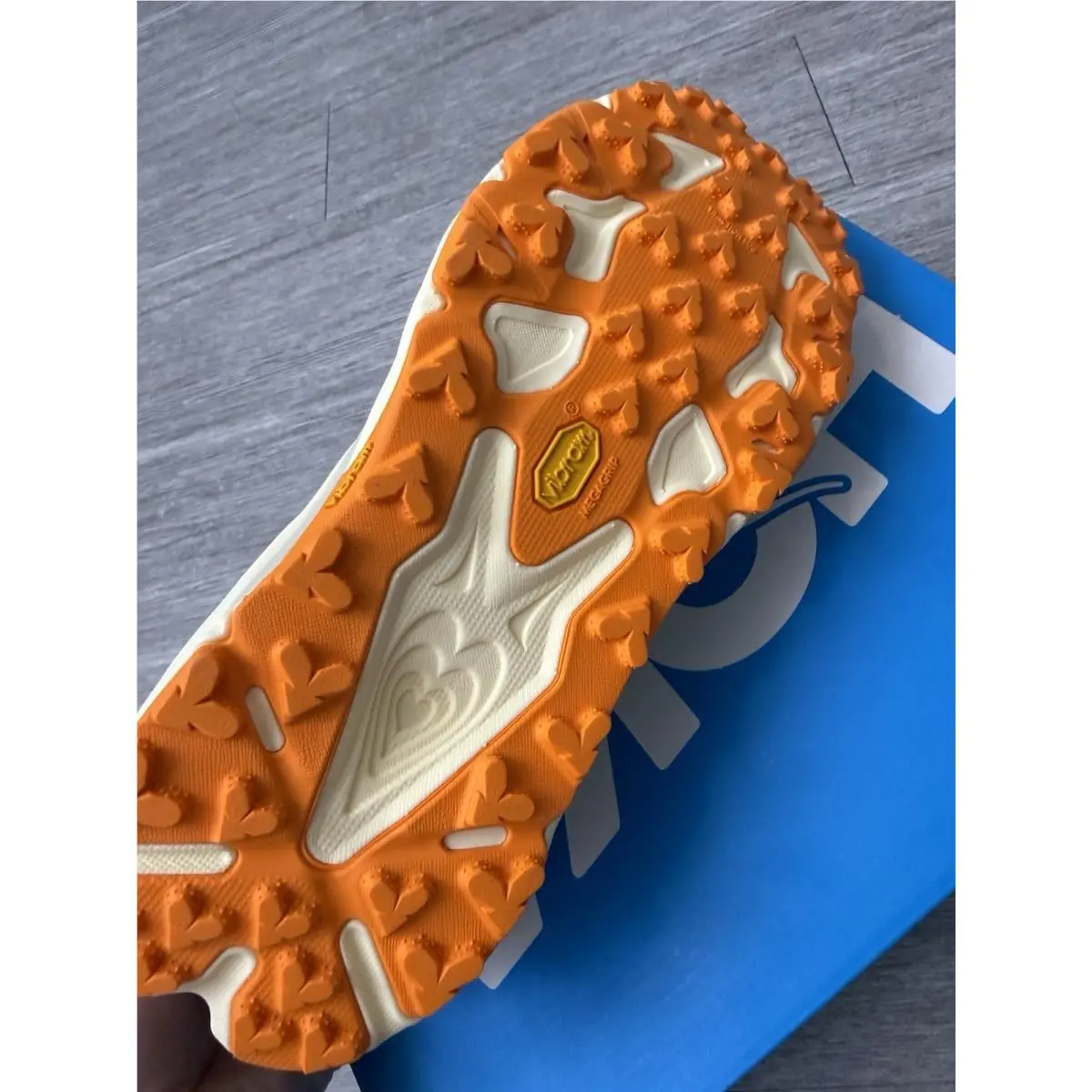 Hoka shoes - HOKA Speedgoat 7 Wide - Speedgoat Wide - 1171930/VMR - Beige, Orange 4