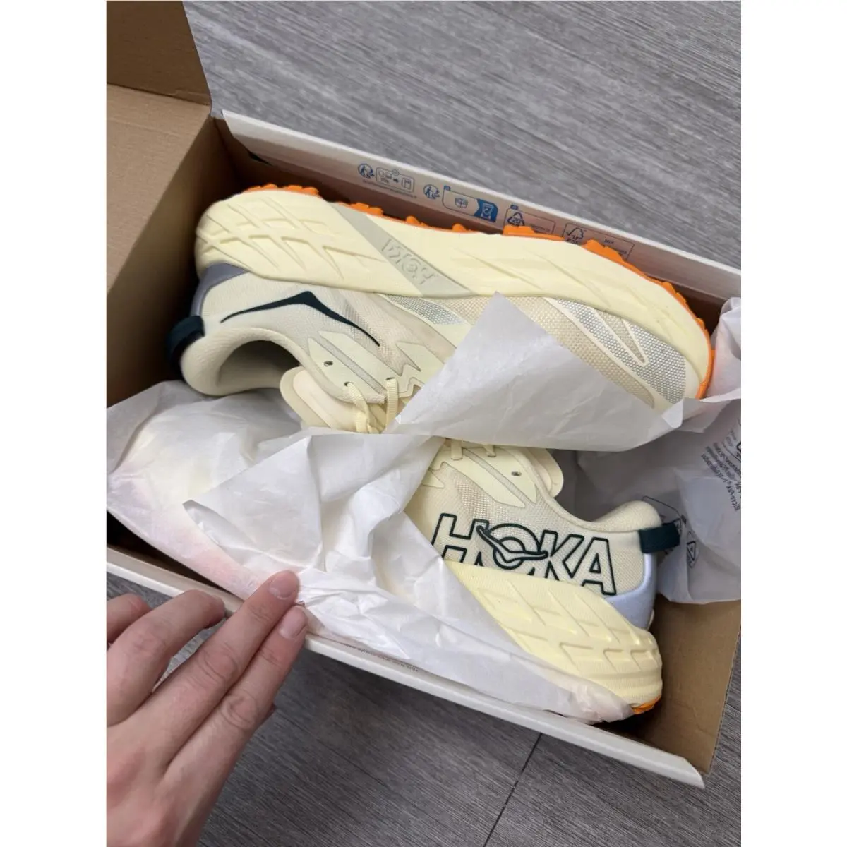 Hoka shoes - HOKA Speedgoat 7 Wide - Speedgoat Wide - 1171930/VMR - Beige, Orange 5