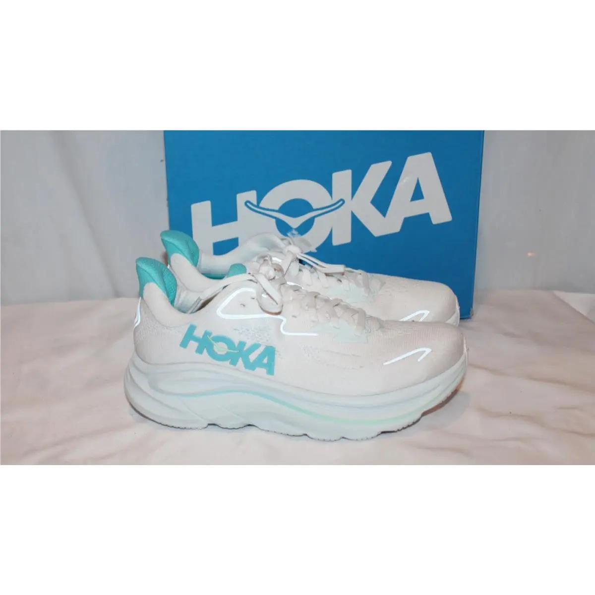 Hoka One Women`s Clifton 10 Running Athletic Sneakers Wtcl White Blue 9.5 D Wide