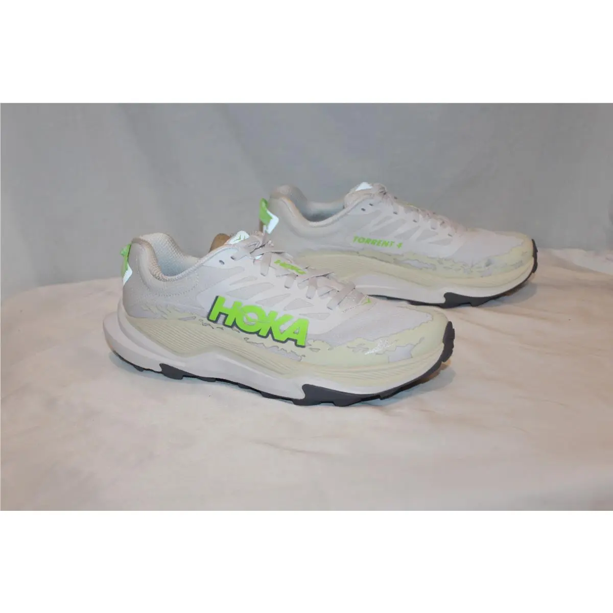 Hoka shoes - White 4