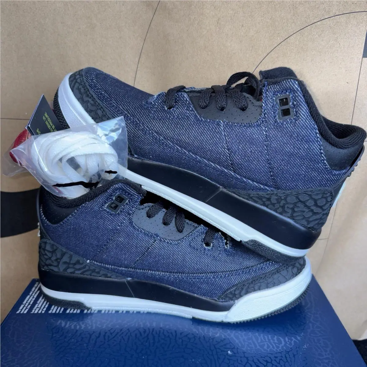 Nike shoes - Air Jordan 3 - Air - Blue 1
