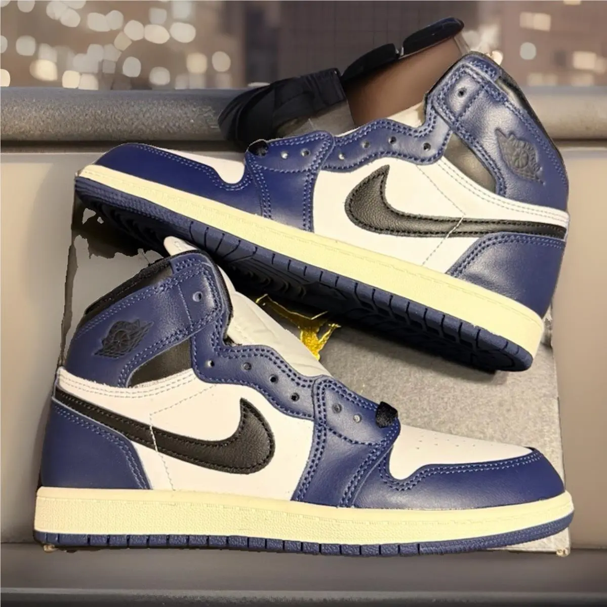 Nike shoes - Air Jordan 1 Mid - Air Mid - White 2