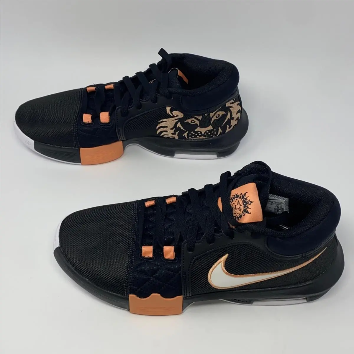 Nike shoes - Black/Apricot (UPC: 197862346923) 0
