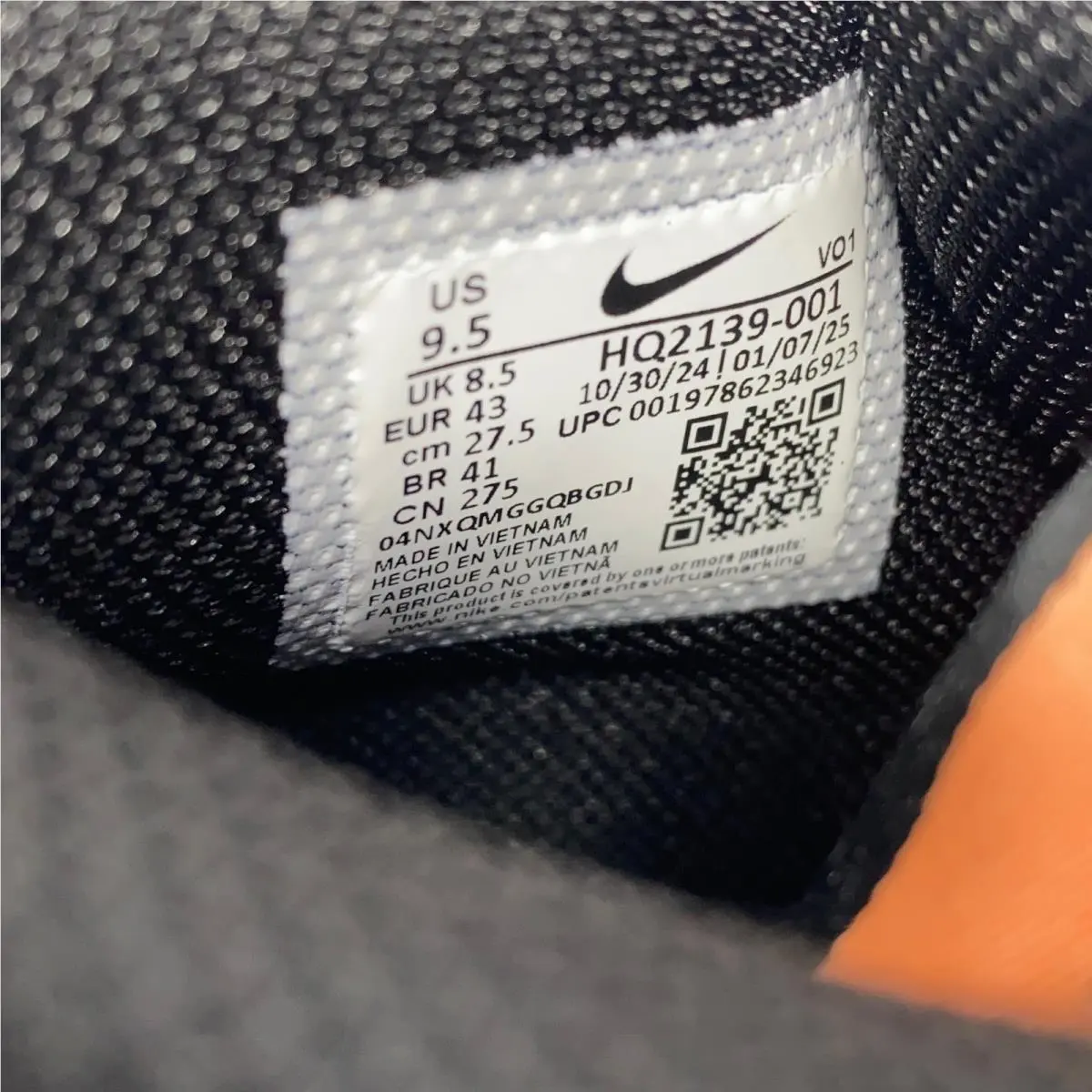 Nike shoes - Black/Apricot (UPC: 197862346923) 3