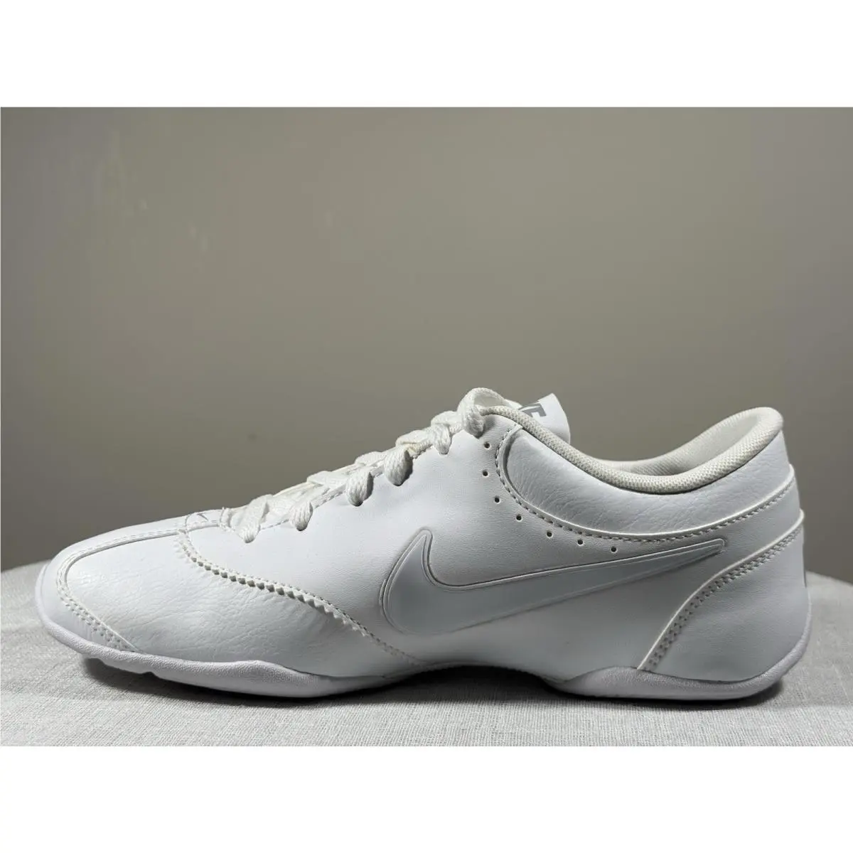 Nike shoes - Nike Cheer Unite - Cheer Unite - 583145-110 - White 0