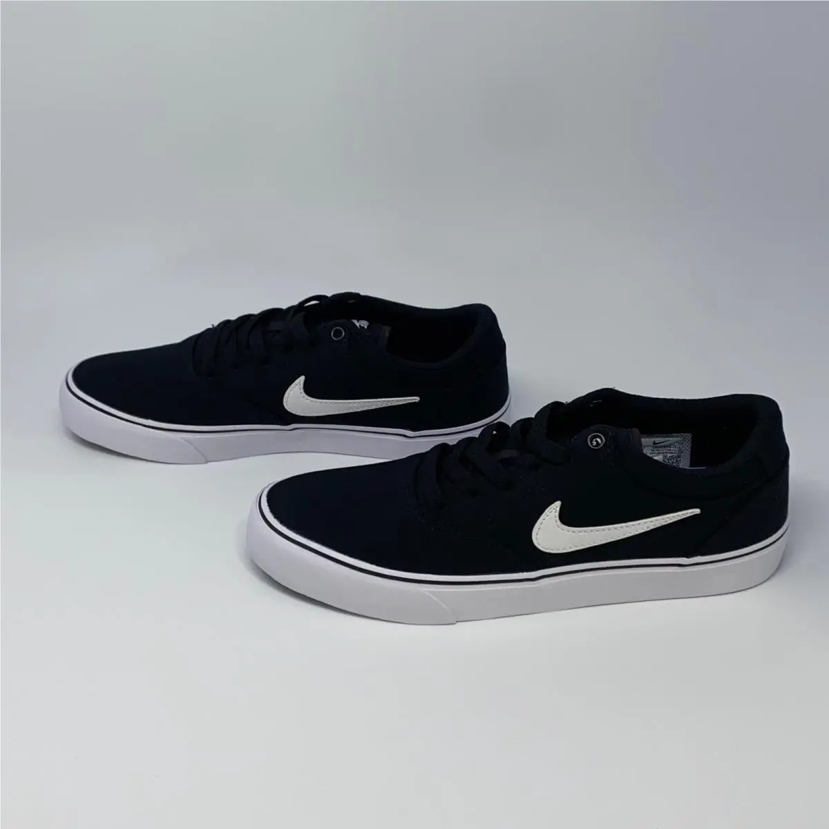 Nike shoes - Black/White (UPC: 194958691929) 0