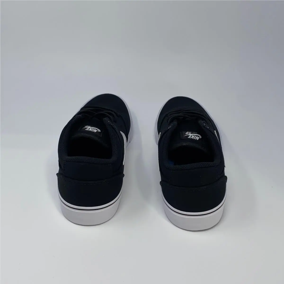Nike shoes - Black/White (UPC: 194958691929) 1