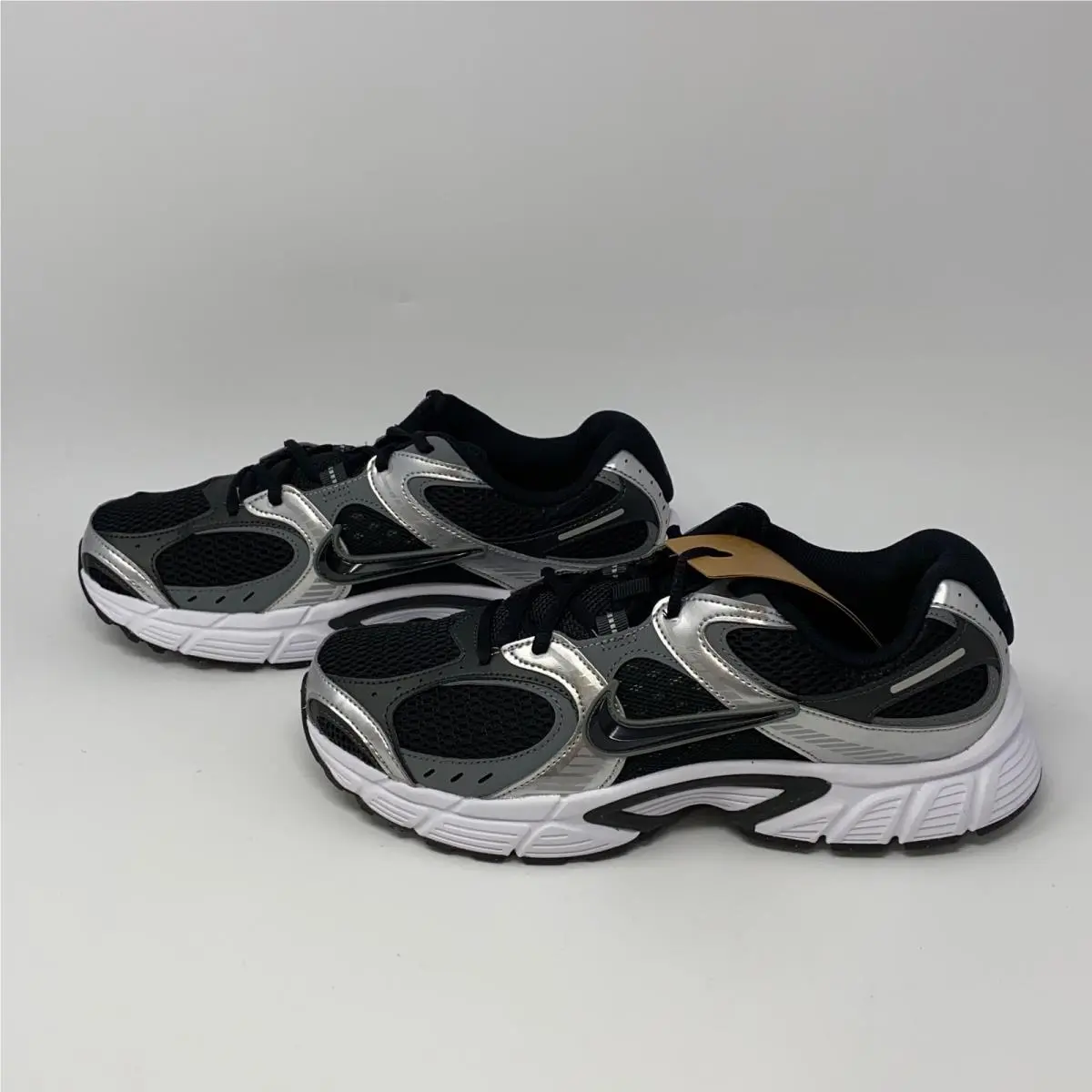 Nike shoes - Black (UPC: 198480926375) 0