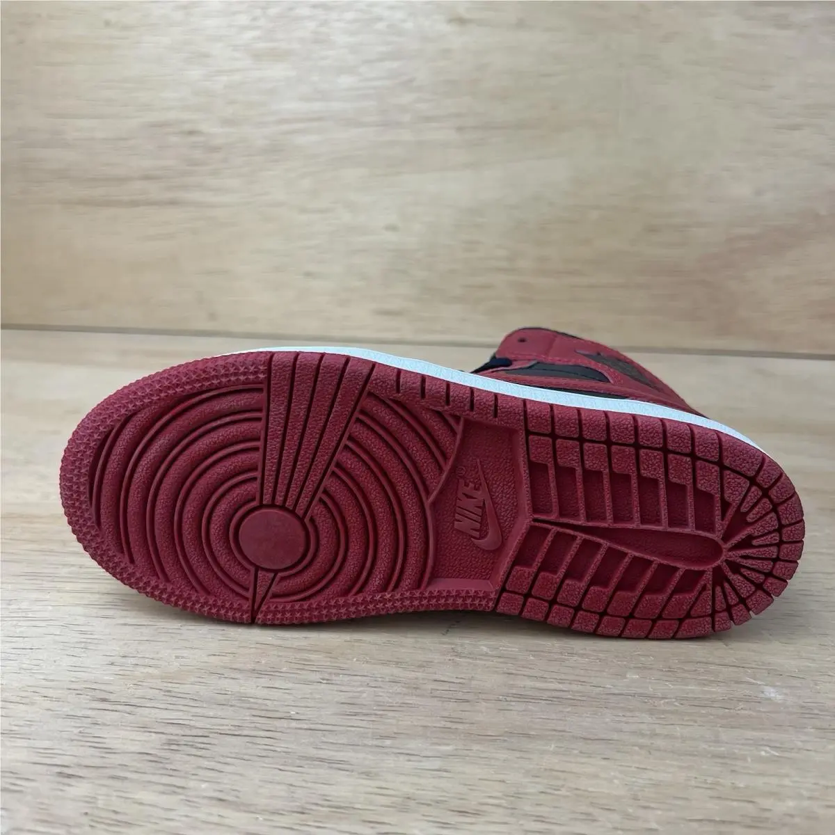 Nike shoes - Air Jordan 1 Mid - Air Mid - 640734-074 - Red (UPC: 194498268834) 3