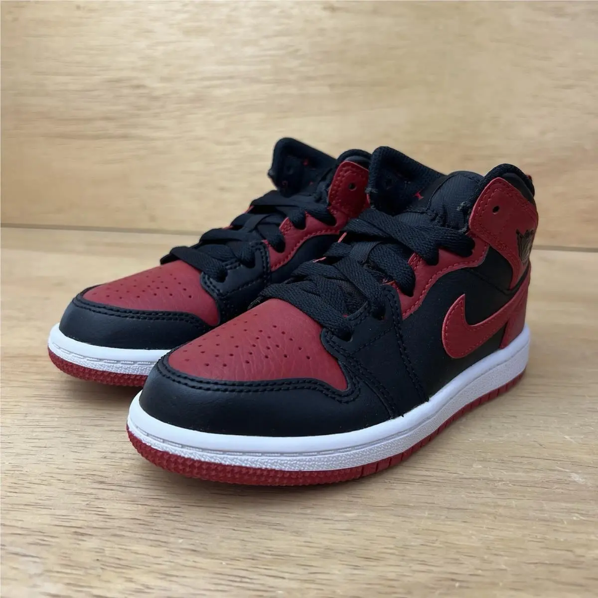 Nike shoes - Air Jordan 1 Mid - Air Mid - 640734-074 - Red (UPC: 194498268834) 0