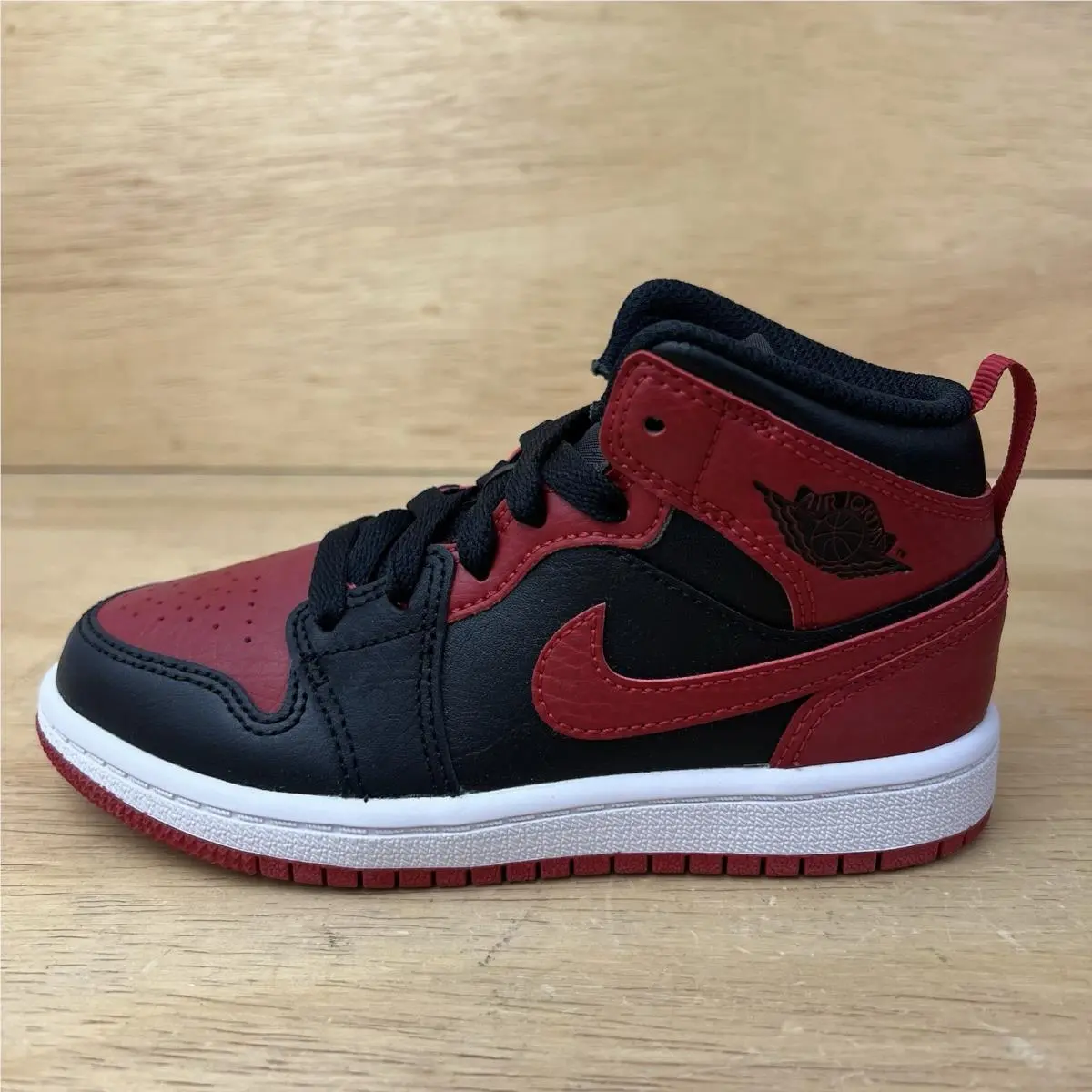 Nike shoes - Air Jordan 1 Mid - Air Mid - 640734-074 - Red (UPC: 194498268834) 1