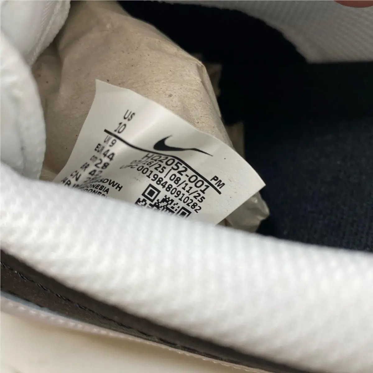 Nike shoes - Black (UPC: 198480910282) 0