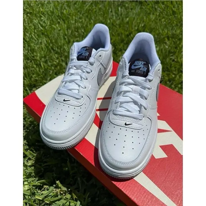 Nike shoes - Nike Essentialist - Essentialist - White 1