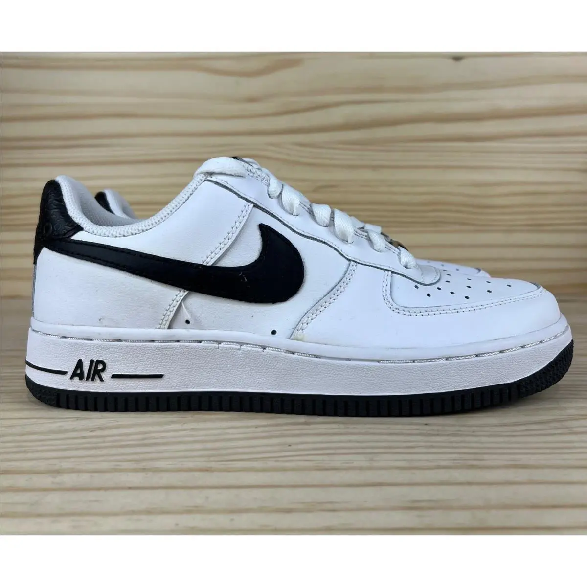 Nike Air Force 1 Low White Black Athletic Sneakers GS Size 5.5Y Youth 314192-102