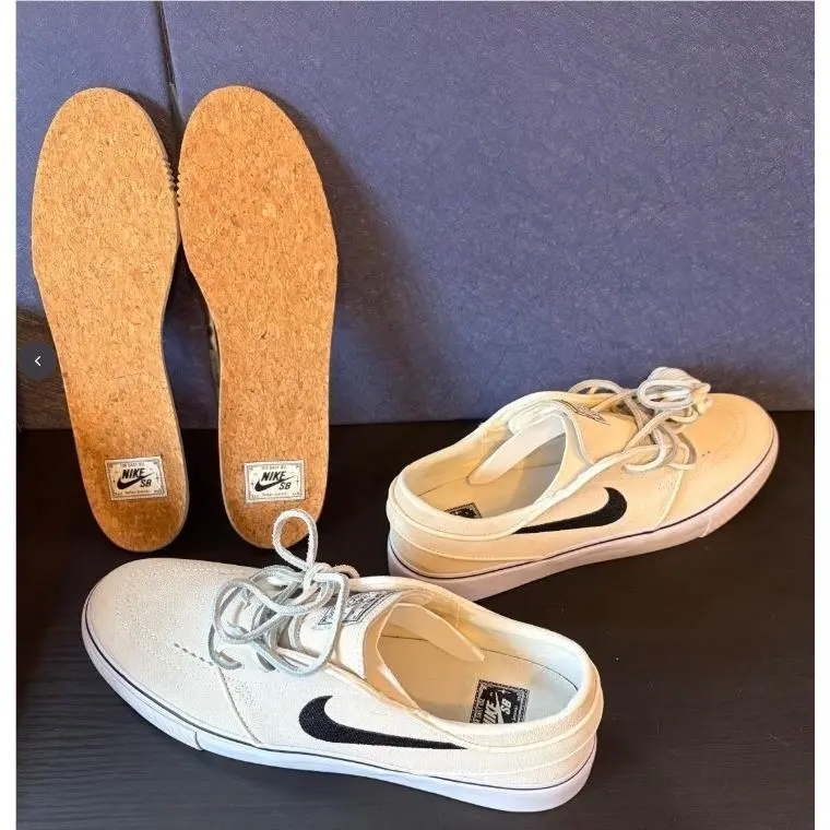 Nike shoes - White 4