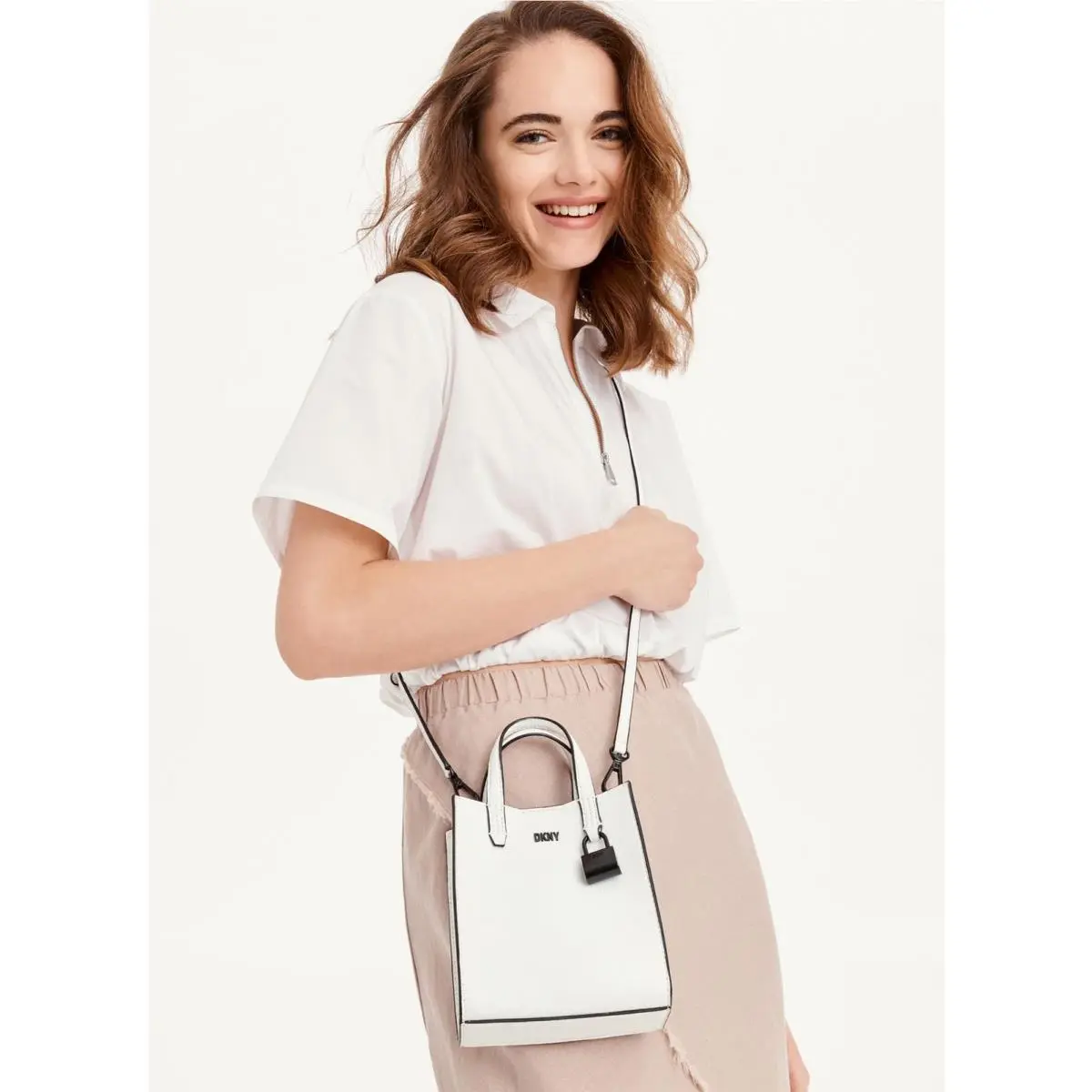 Dkny Women`s Maze Crossbody Bag in White Size 5