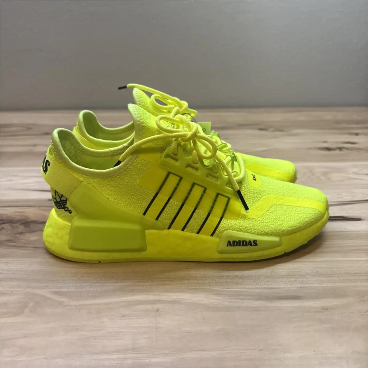 Adidas Nmd R1 V2 Mens Size 8.5 Yellow Neon Highlighter Hi Vis Running Shoes