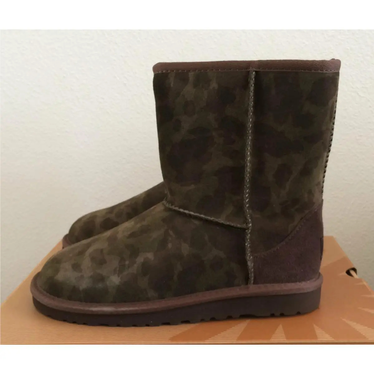 UGG shoes - Ugg Classic - Classic - 1011369 - Brown (UPC: 888855628880) 0