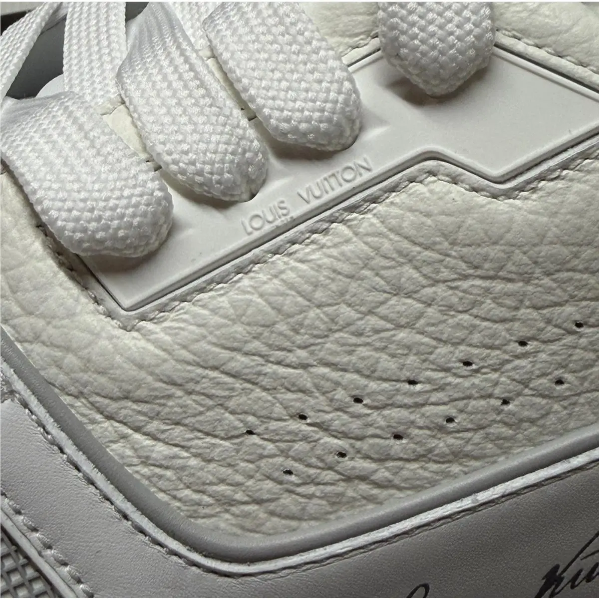 Louis Vuitton shoes - Louis Vuitton LV Trainer - Trainer - 1A8WAZ - White 6