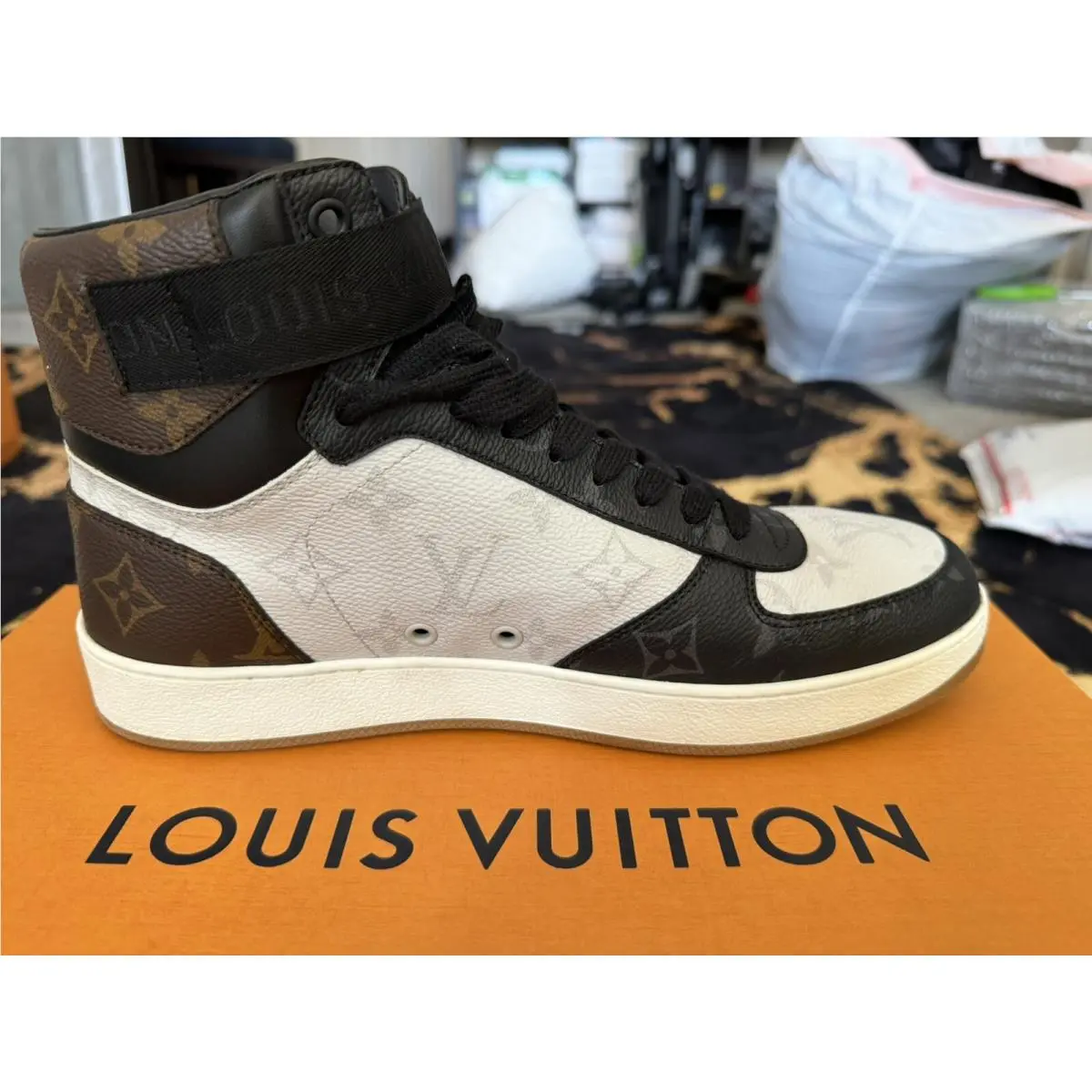 Louis Vuitton shoes - Louis Vuitton Rivoli - Rivoli - 1A44VS - Gray 1