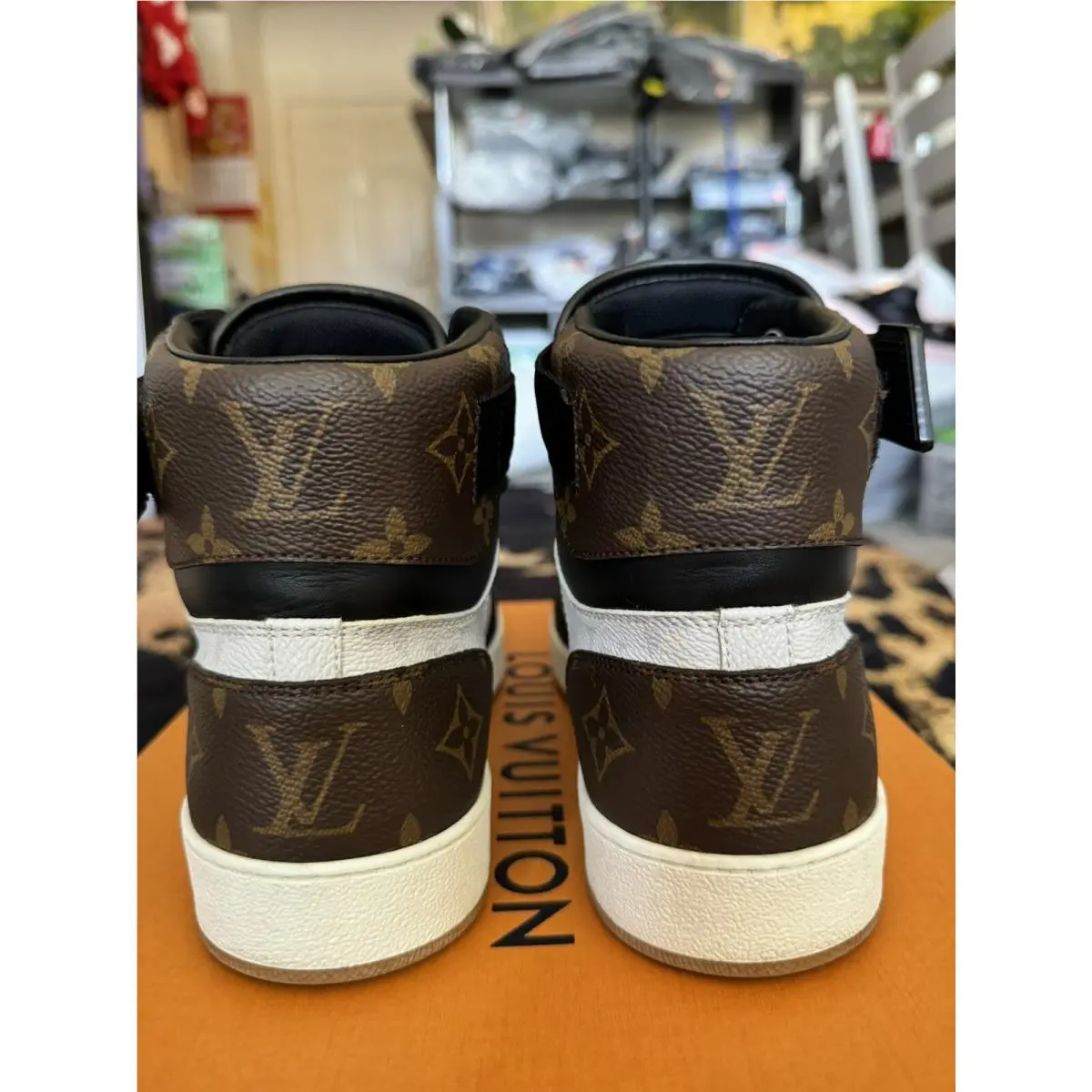 Louis Vuitton shoes - Louis Vuitton Rivoli - Rivoli - 1A44VS - Gray 4