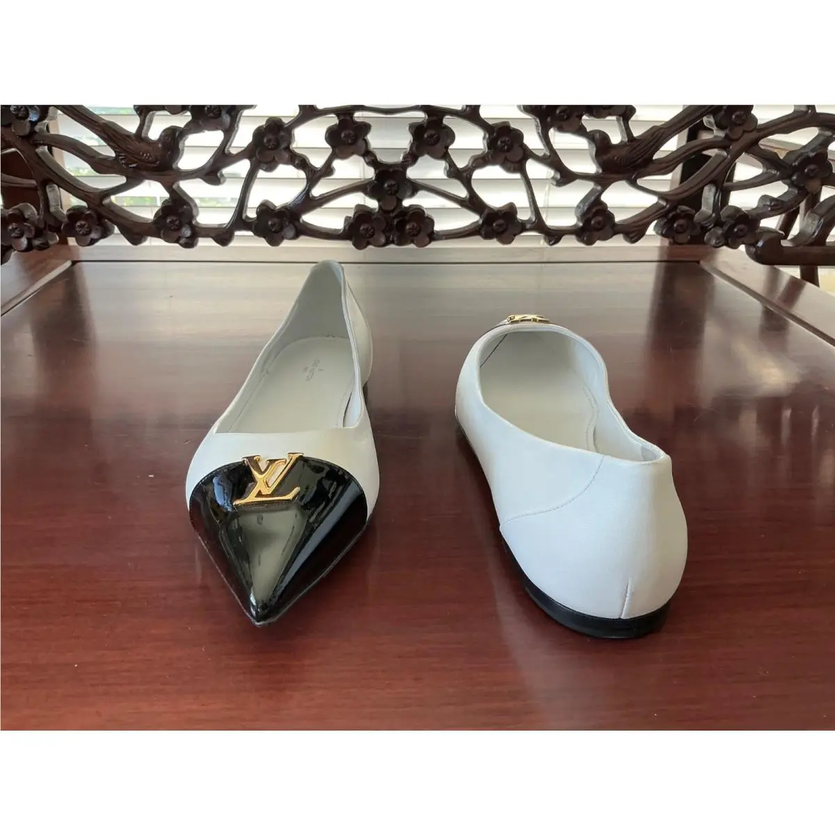 Louis Vuitton shoes - MD0220 Capucine Flat Ballerina - Capucine Flat Ballerina - White / Black 0