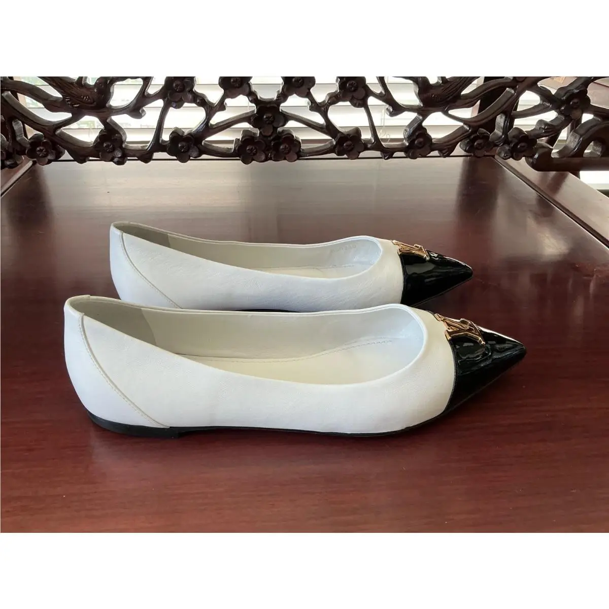 Louis Vuitton shoes - MD0220 Capucine Flat Ballerina - Capucine Flat Ballerina - White / Black 1
