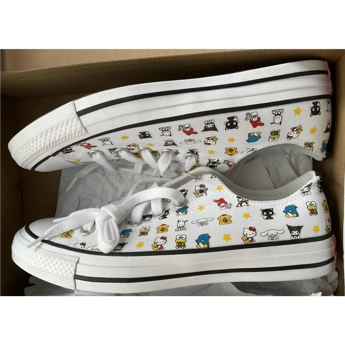 Converse shoes - White 1