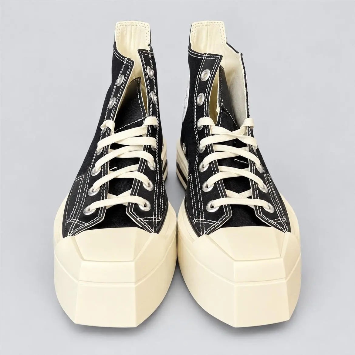 Converse shoes - Chuck 70 De Luxe Squared Hi - A06435C - Black 2