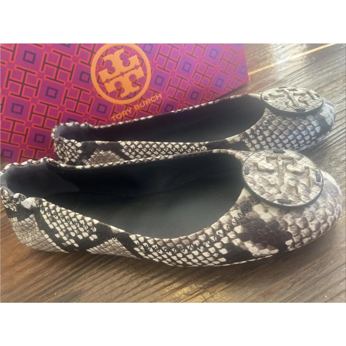 Tory Burch shoes - Tory Burch Logo - Logo - Multicolor (UPC: 192485525779) 0