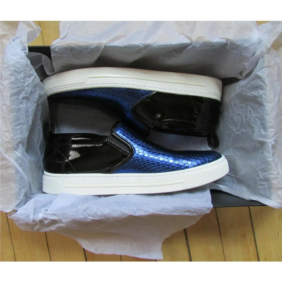 Marc Jacobs shoes - Marc Jacobs Embossed Sneaker - Embossed Sneaker - M9000562 - Blue 0
