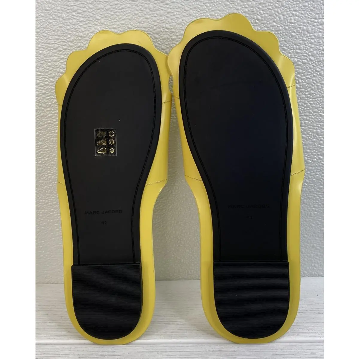 Marc Jacobs shoes - Yellow (UPC: 196611840132) 4