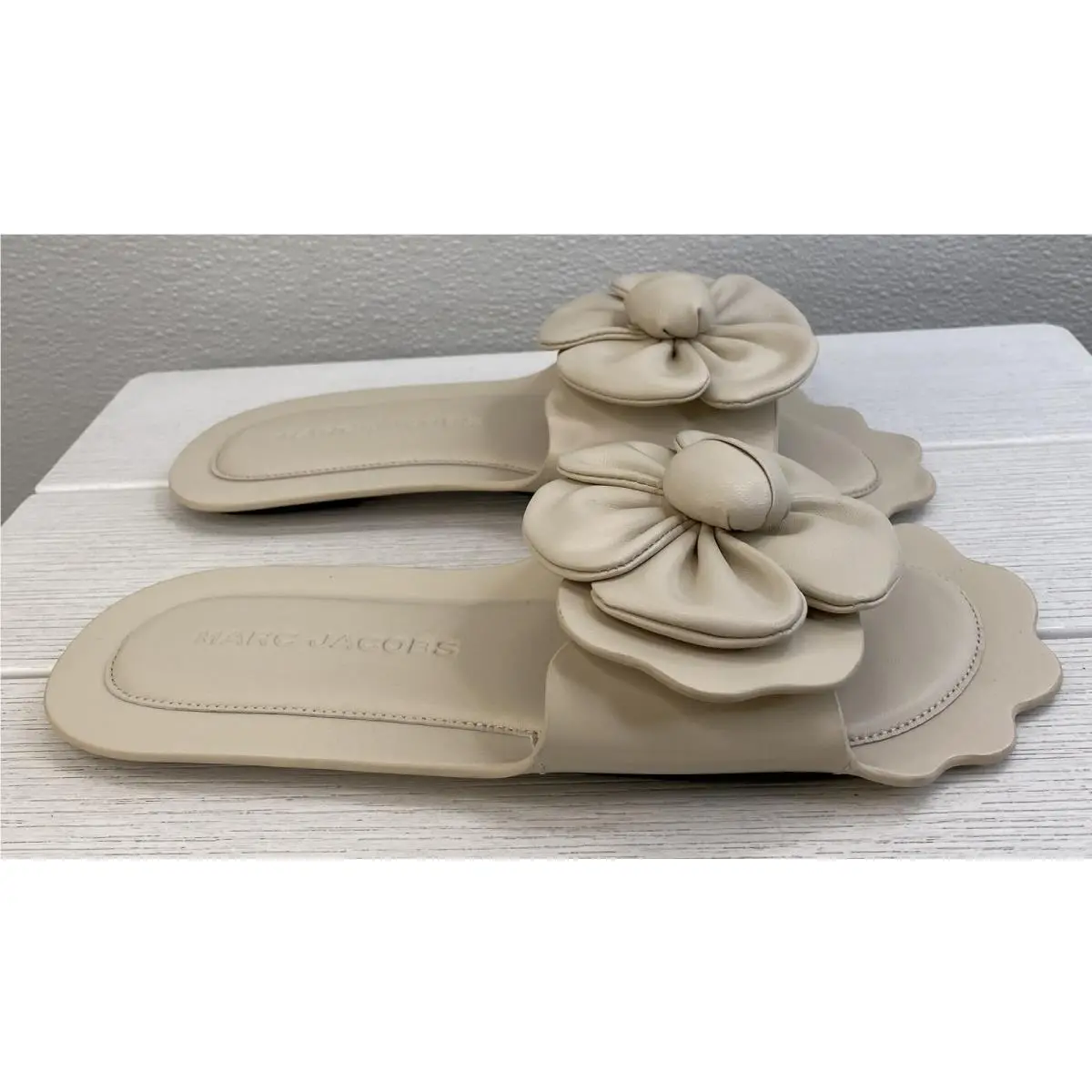 Marc Jacobs shoes - White (UPC: 196611840095) 0