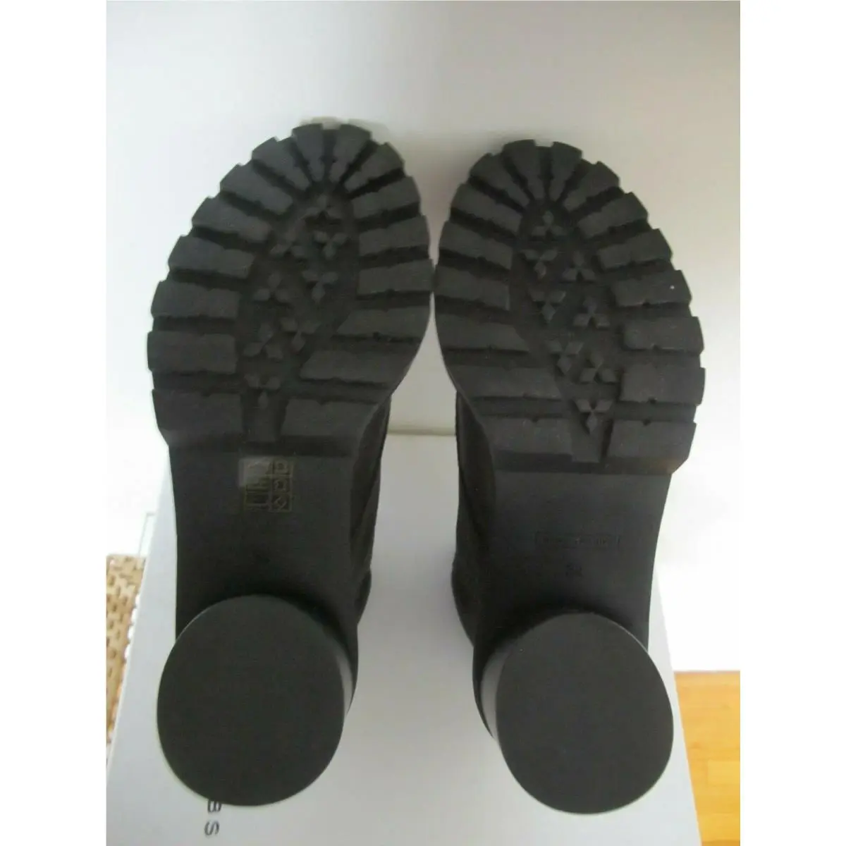 Marc Jacobs shoes - Dark Silver (UPC: 191267517704) 7