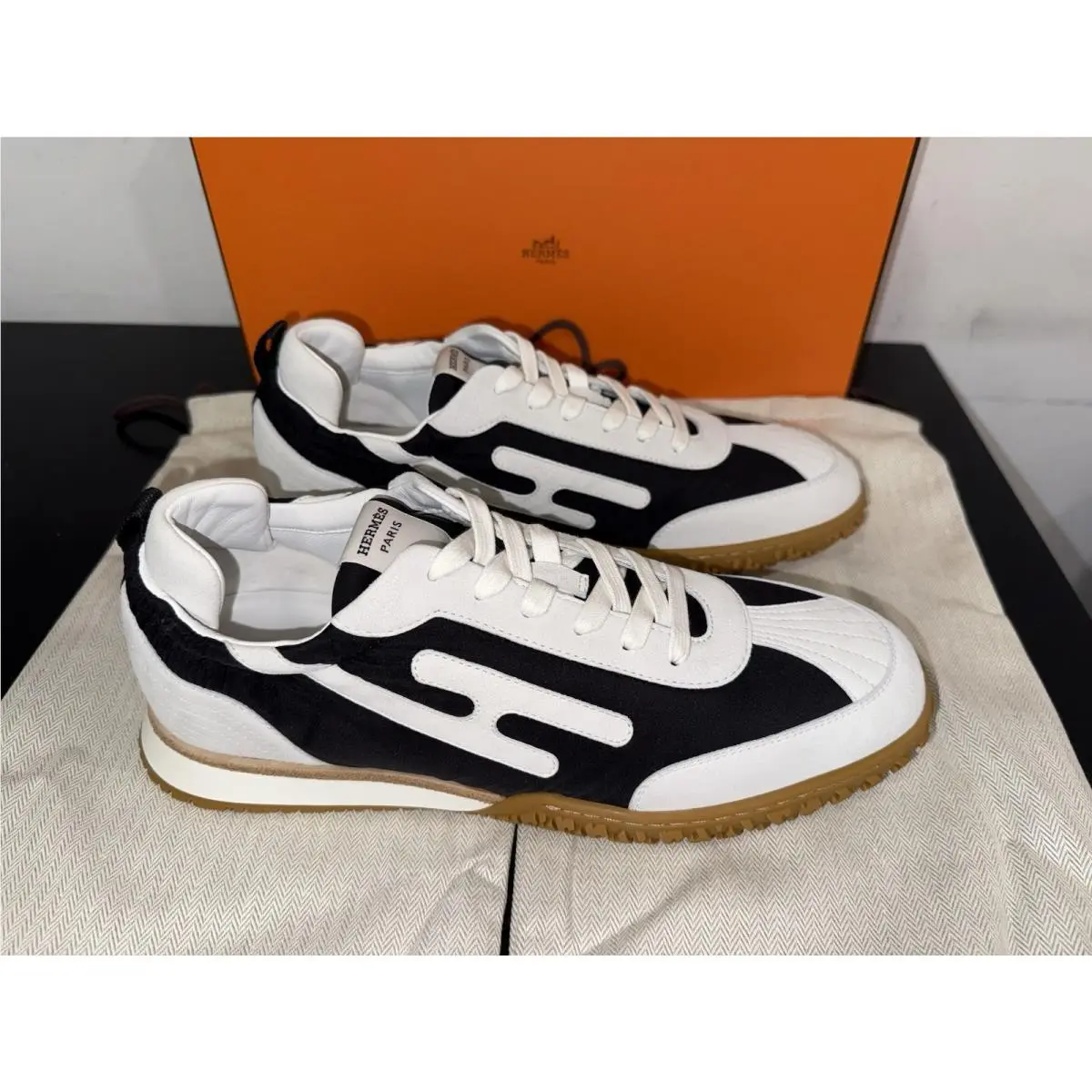 Hermes shoes - HERMES JET - JET - H242923ZH - Black / White 19