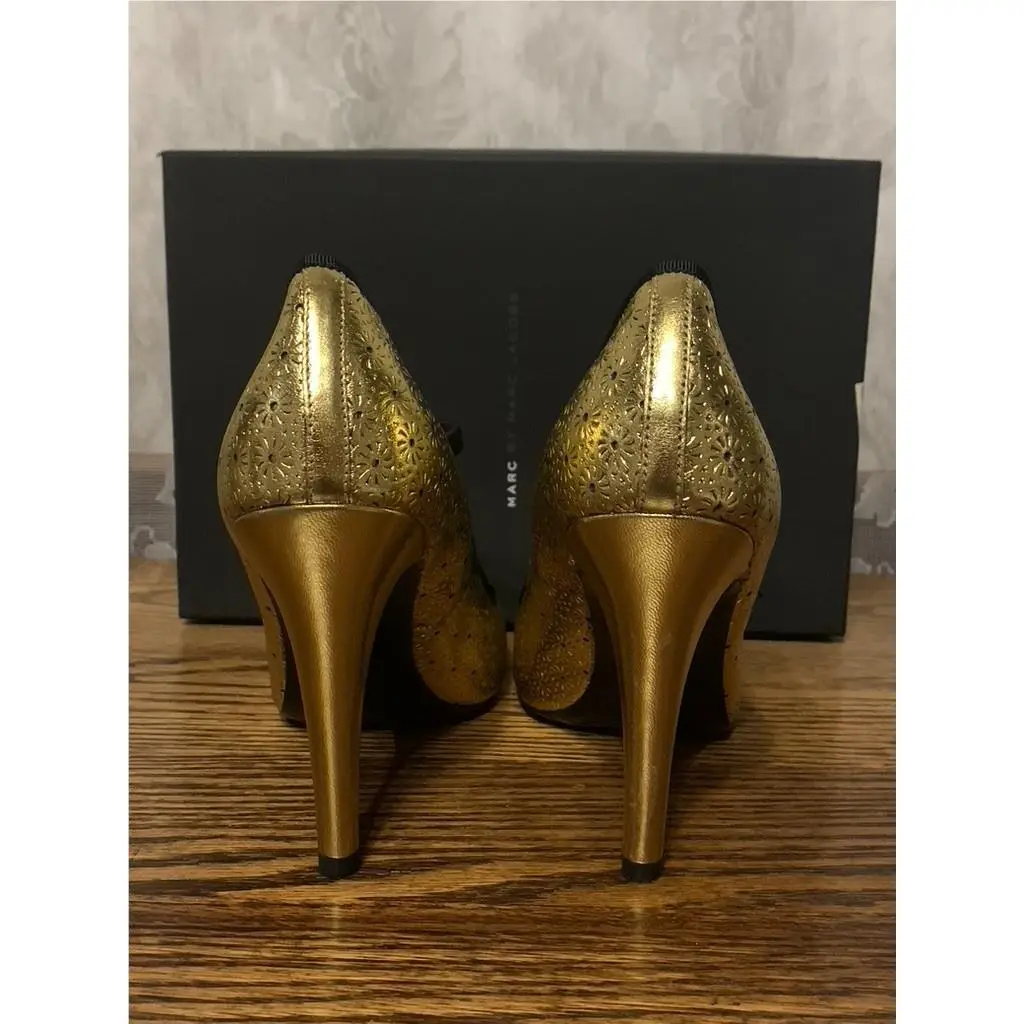 Marc Jacobs shoes - GOLD 18