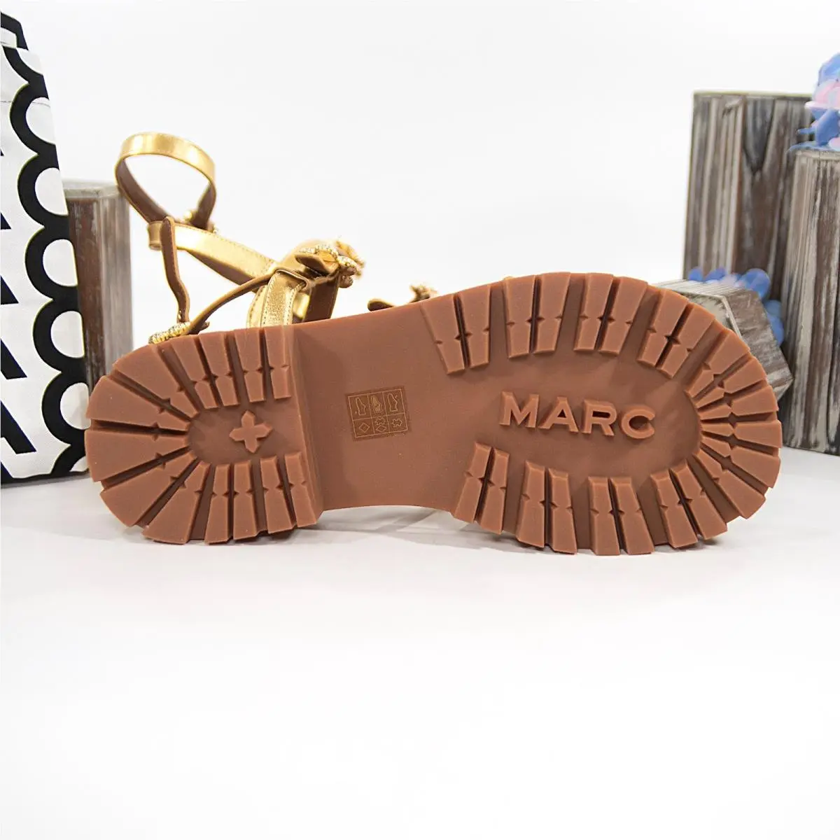 Marc Jacobs shoes - Gold (UPC: 196611303606) 2