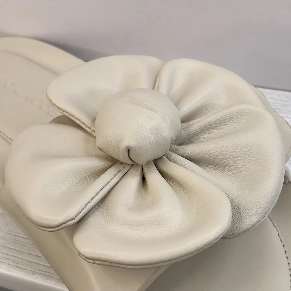 Marc Jacobs shoes - White (UPC: 196611840101) 8