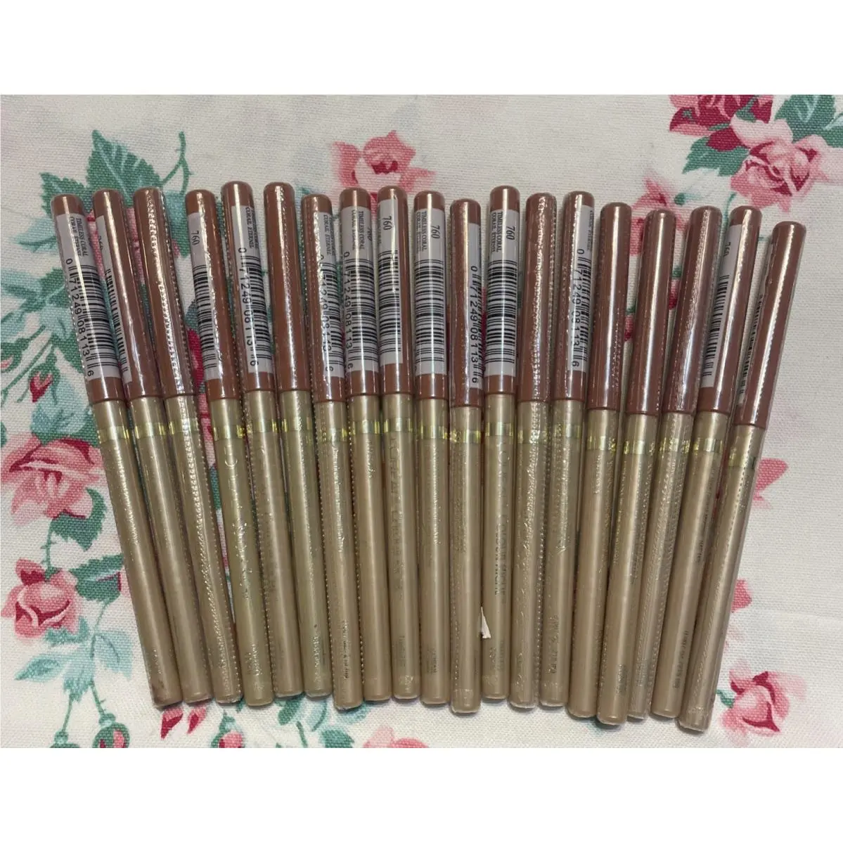 19 Loreal Colour Riche Antifeathering Lip Liner Timeless Coral 760 Lot by L'Oréal