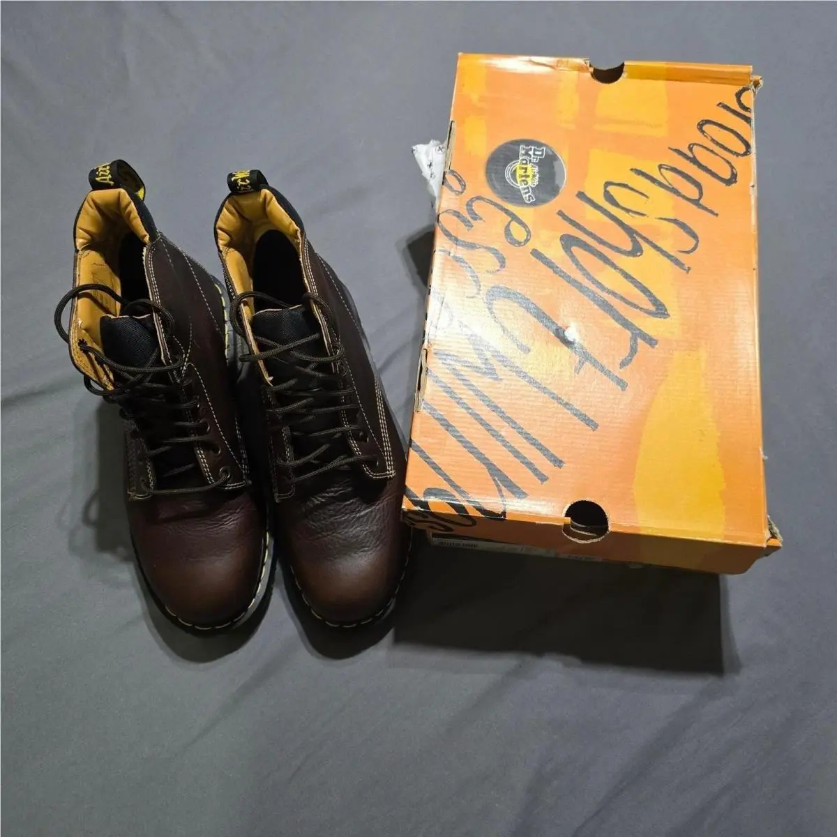 Dr. Martens shoes - 9B06 New Welt Rugged 6 Eye Boot - Brown 0