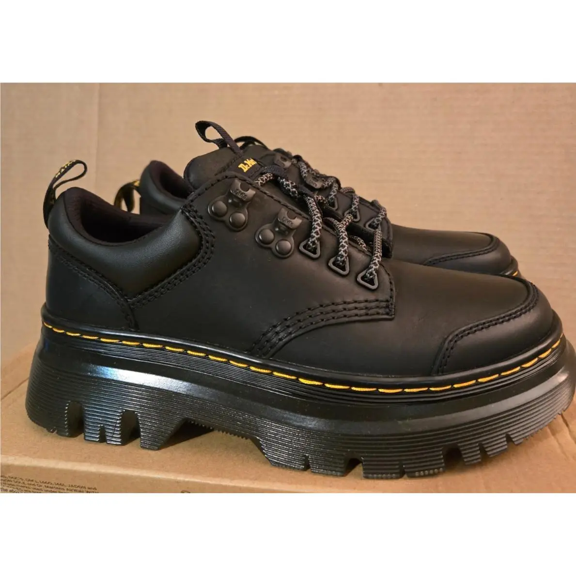 Dr. Martens shoes - Tarik Lo Leather - Tarik Leather - 31648001 - Black (UPC: 190665628074) 1