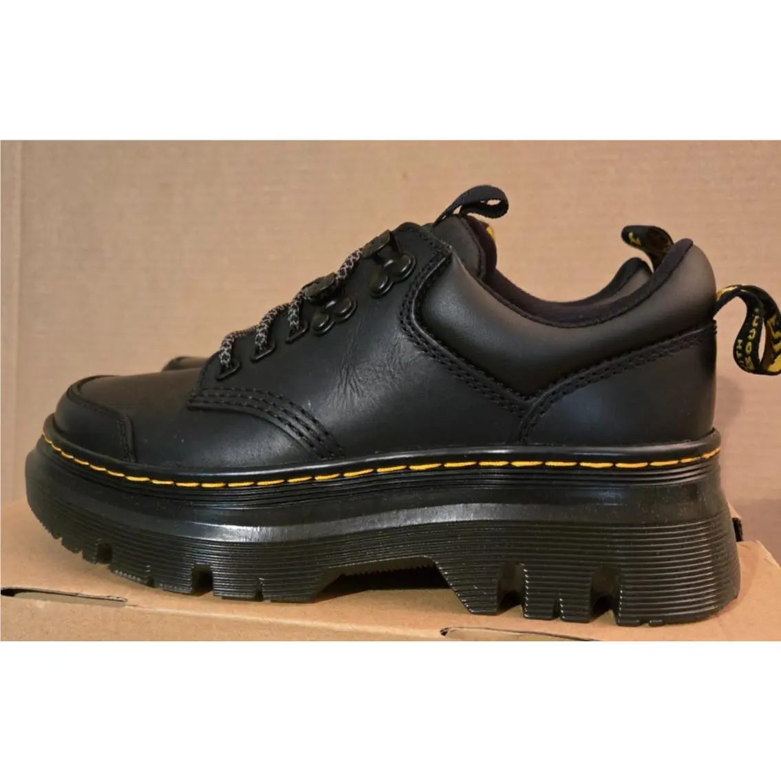 Dr. Martens shoes - Tarik Lo Leather - Tarik Leather - 31648001 - Black (UPC: 190665628074) 3