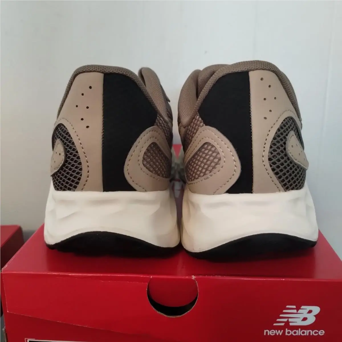 New Balance shoes - Brown 4