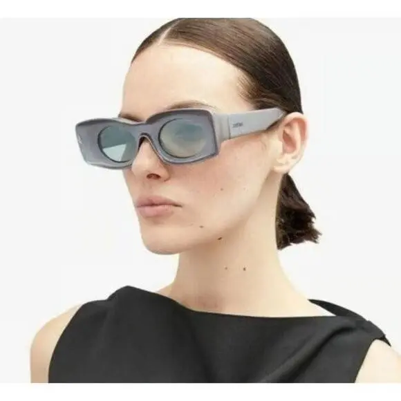 Loewe LW40033I 05X Women`s Designer Sunglasses Pearlescent Grey Mirror