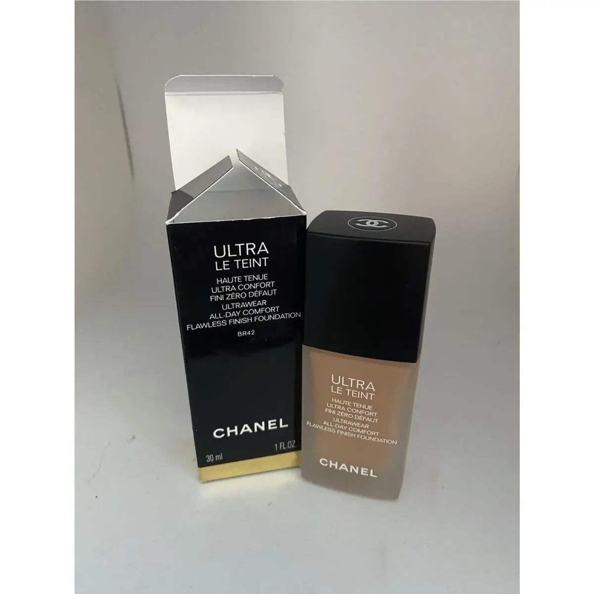 Chanel Ultra Le Teint All Day Comfort Flawless Finish Foundation - BR42