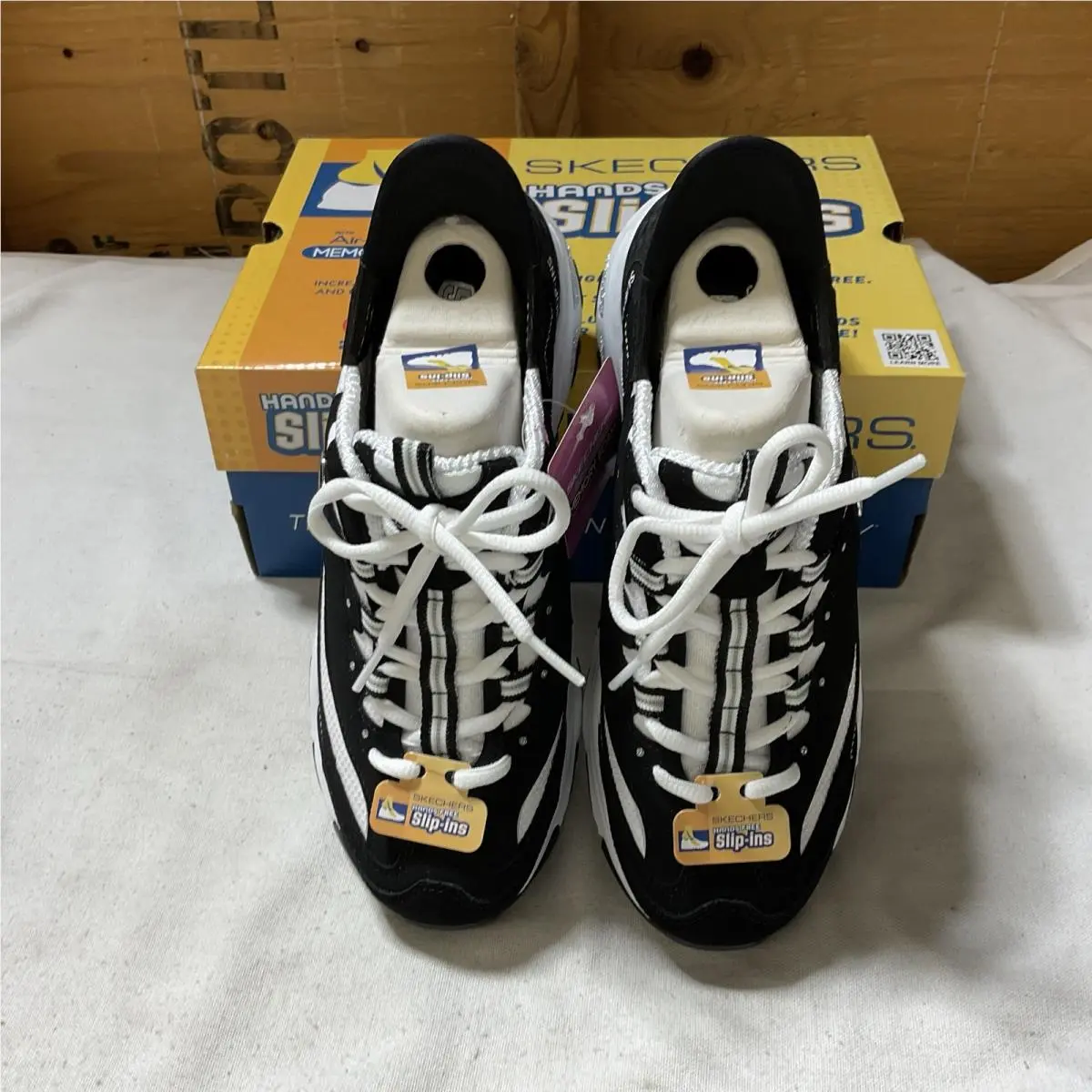 Skechers shoes - SKECHERS D`Lites - Black/White 6