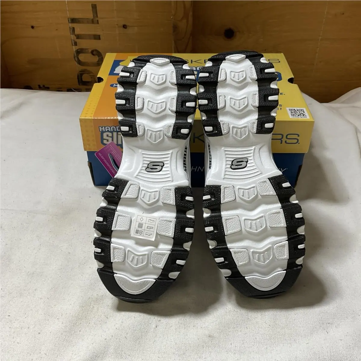 Skechers shoes - SKECHERS D`Lites - Black/White 7
